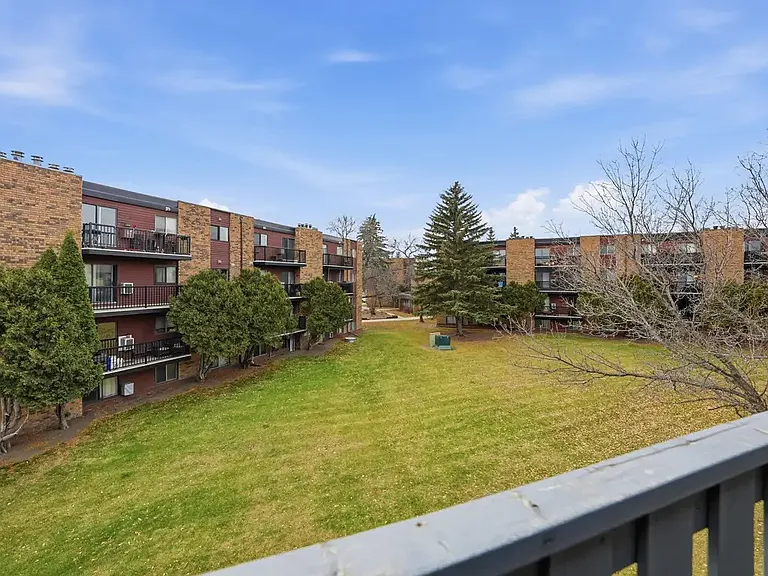 431 Wollaston Cres — Photo 15