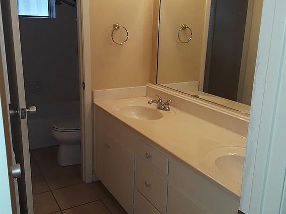 4th image of 915 Cypress Dr