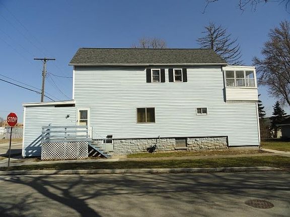 2nd image of 302 W Division St