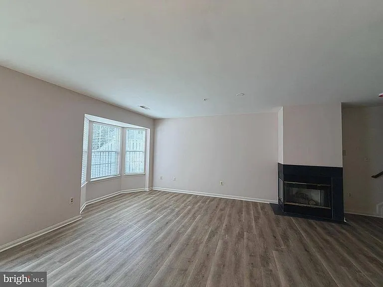 8906 Mallard Ct — Photo 3