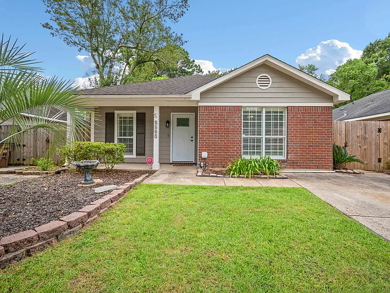 5609 Bentley Ct — Photo 1