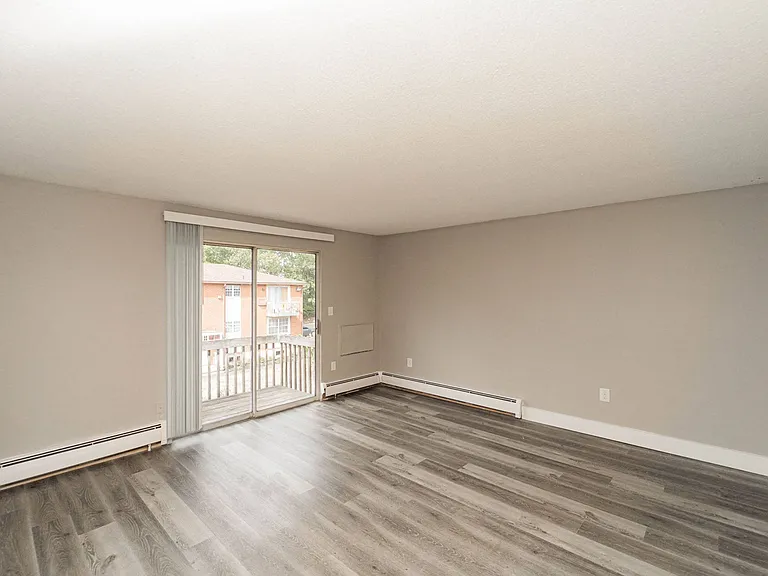 BAY SHORE APARTMENTS — Photo 12