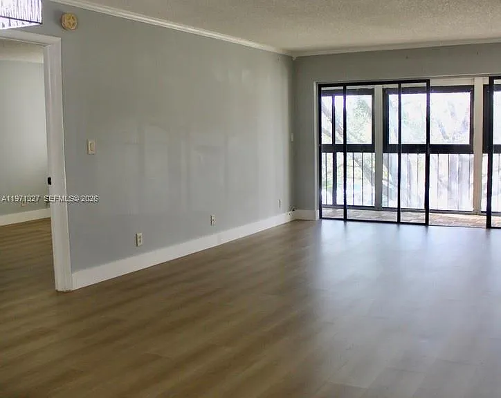 210 Lakeview Dr — Photo 4