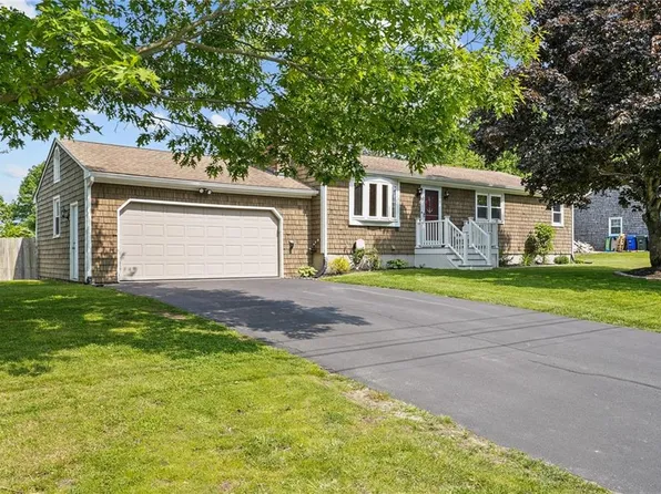 19 Charlotte Dr, Bristol, RI 02809