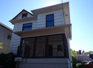 611 10th Ave E, Seattle, WA 98102