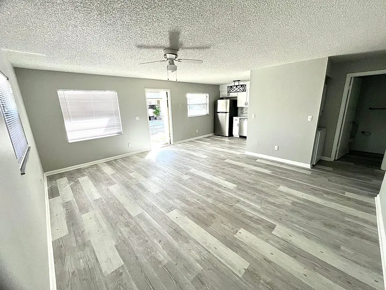 Canterbury Place Apartments — Photo 19