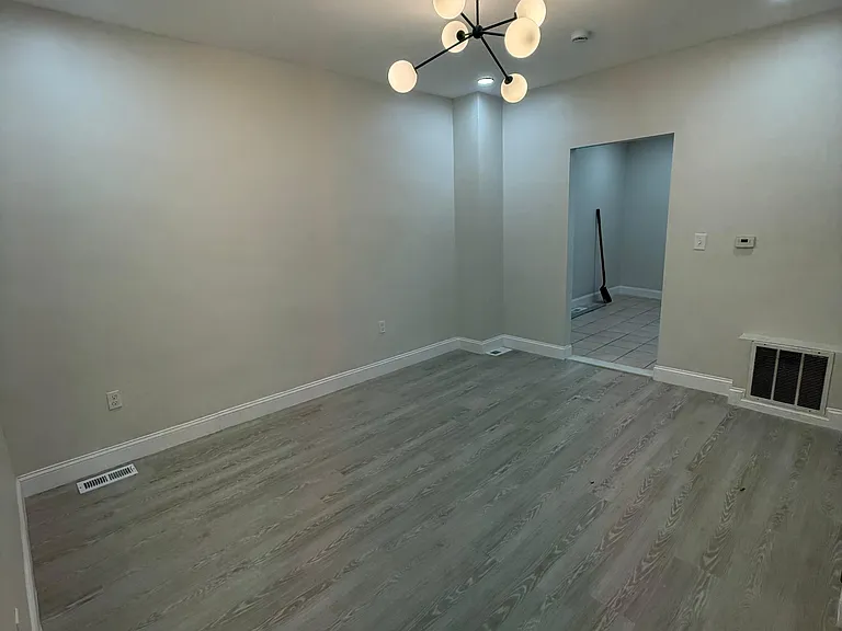241 Hawthorne Ave — Photo 5