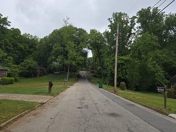 5th image of 2075 Holly Hill Dr