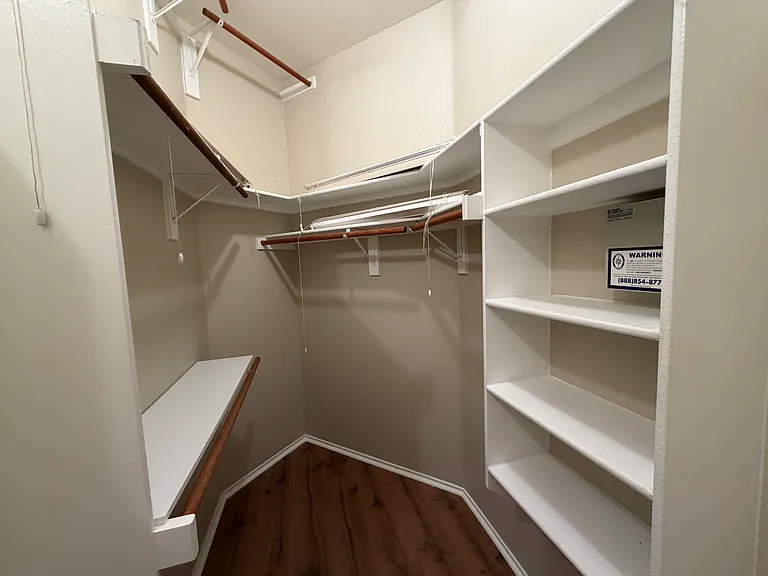 1630 Lagonda Ln — Photo 11