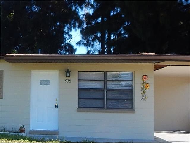 1st image of 975 Lakeview Dr
