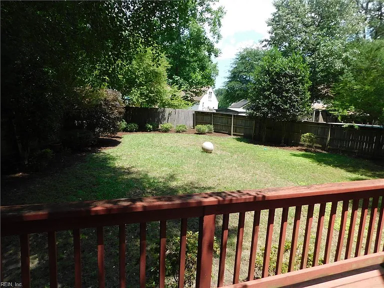 1129 Crystalwood Cir — Photo 23