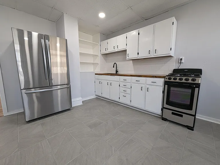 124 S 2nd St #202 — Photo 8