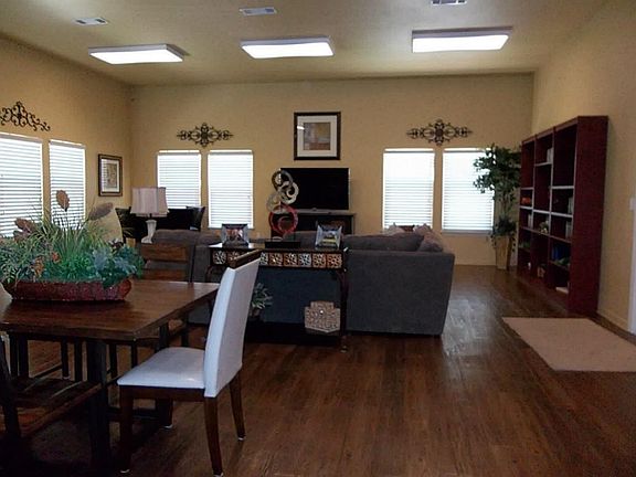 5th image of 514 SE Gardens Blvd