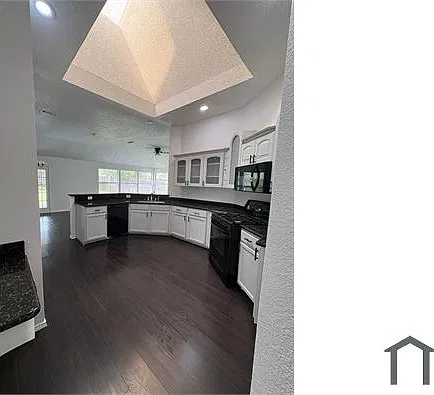 4 bed, 2157 sqft, $3,312 — Photo 3