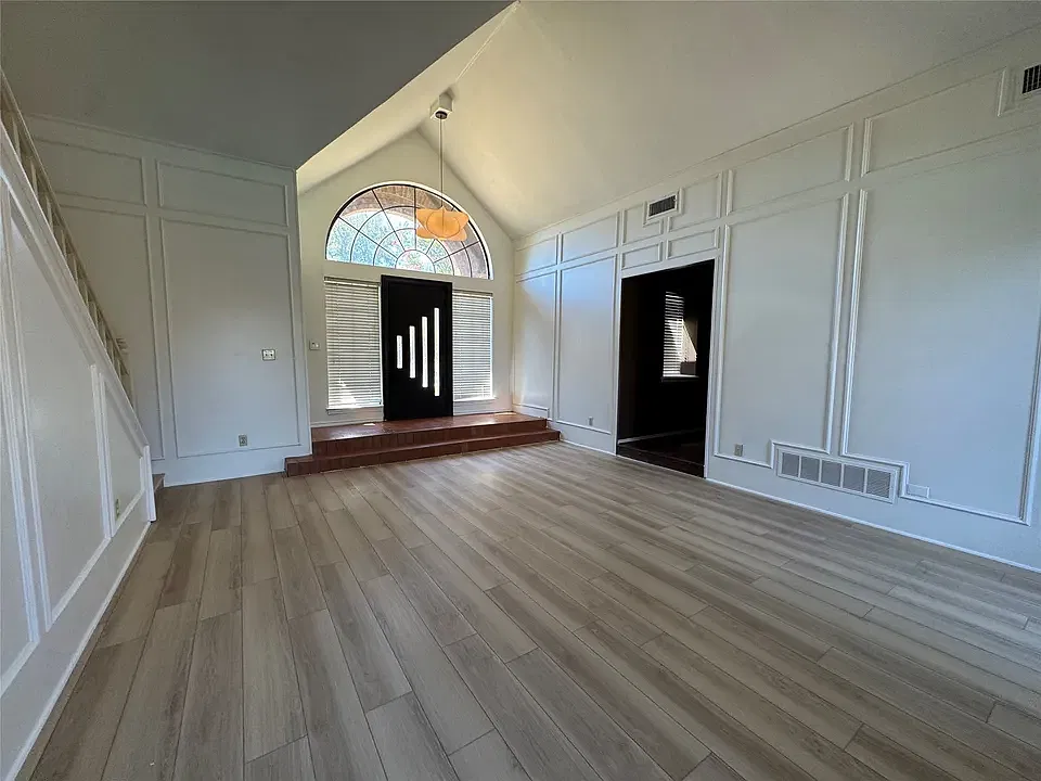 3 bed, 2.5 bath, 2033 sqft, $2,850 — Photo 2