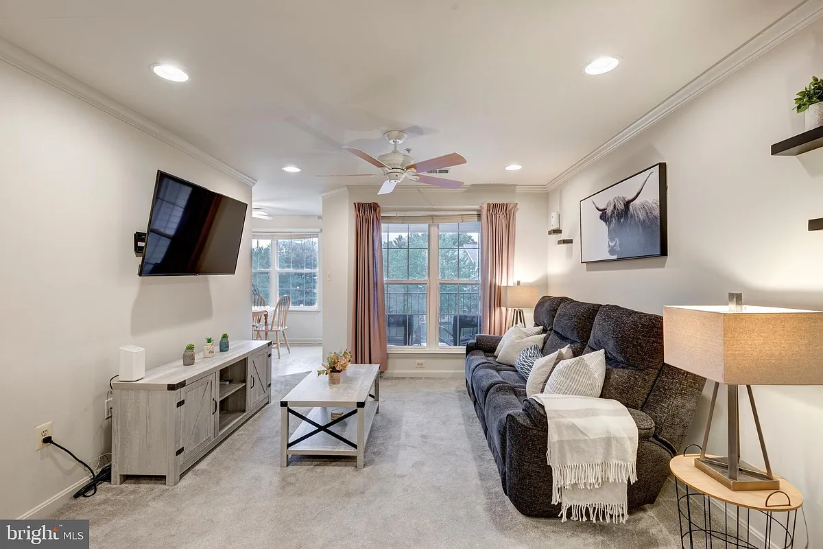 Building Photo - 3815 Sunnyfield Ct #3D