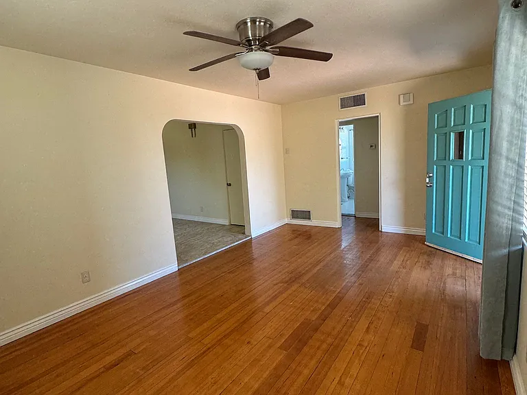 902 S Fremont Ave — Photo 8