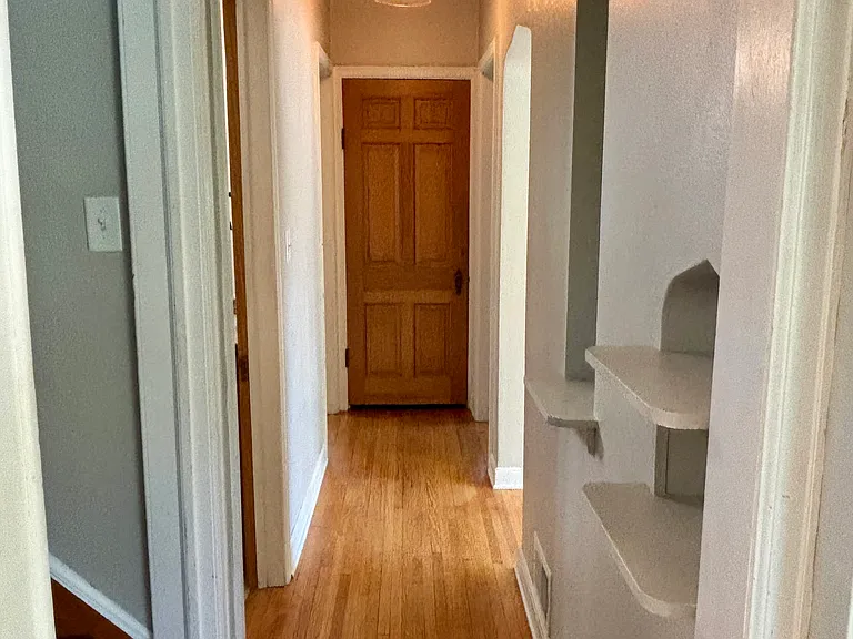 221 E Hughes St — Photo 9