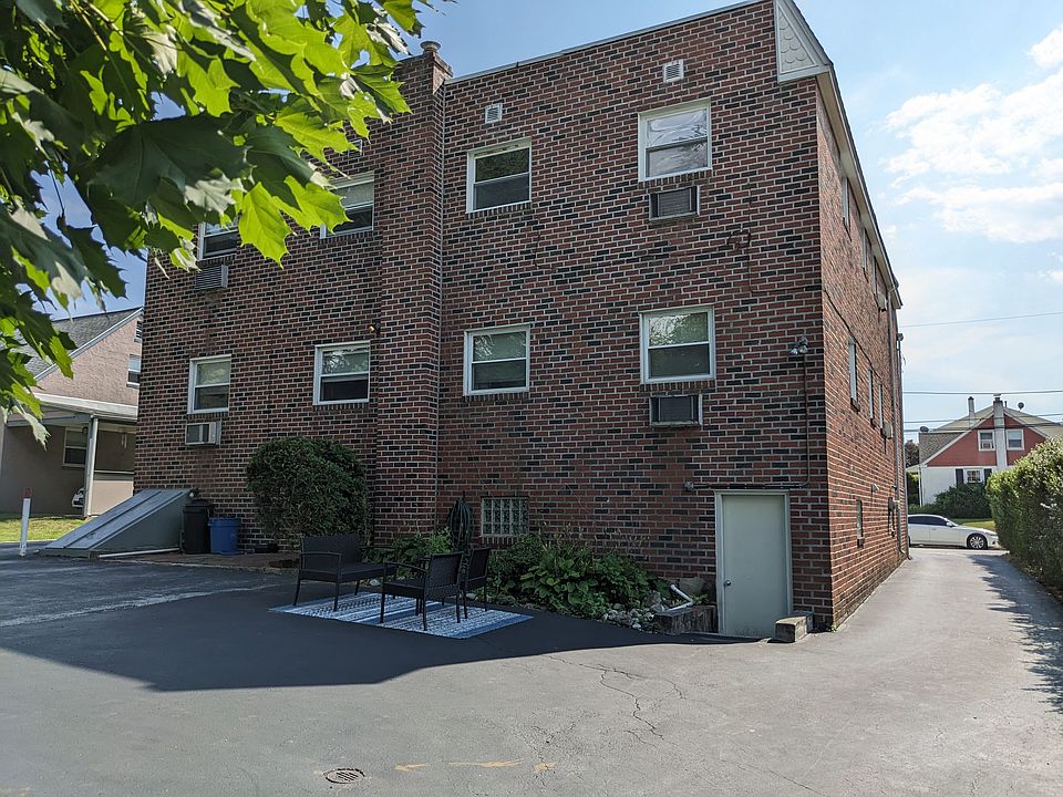 2nd image of 2579 Radcliffe Rd #A