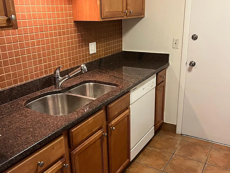 5117 N East River Rd #2E — Photo 3