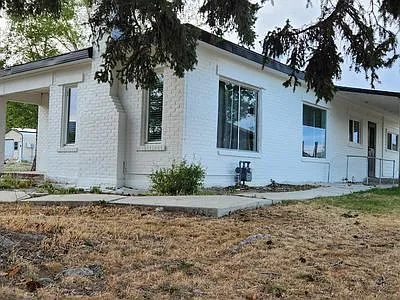 Building Photo - 85 E 300 N