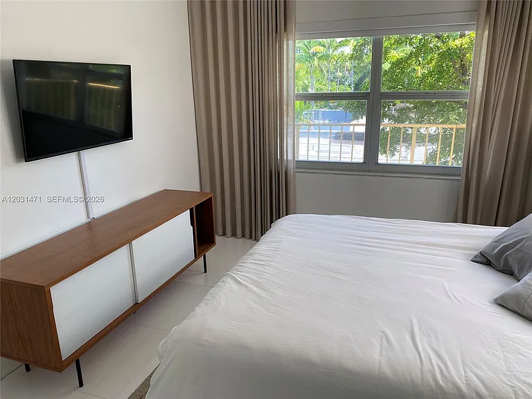 1540 Meridian Ave #4K — Photo 14
