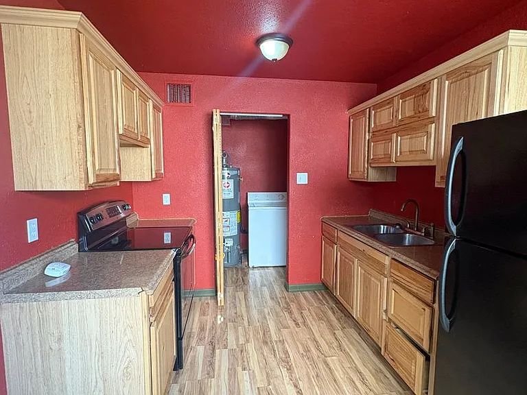 1130 Howard Ave — Photo 11