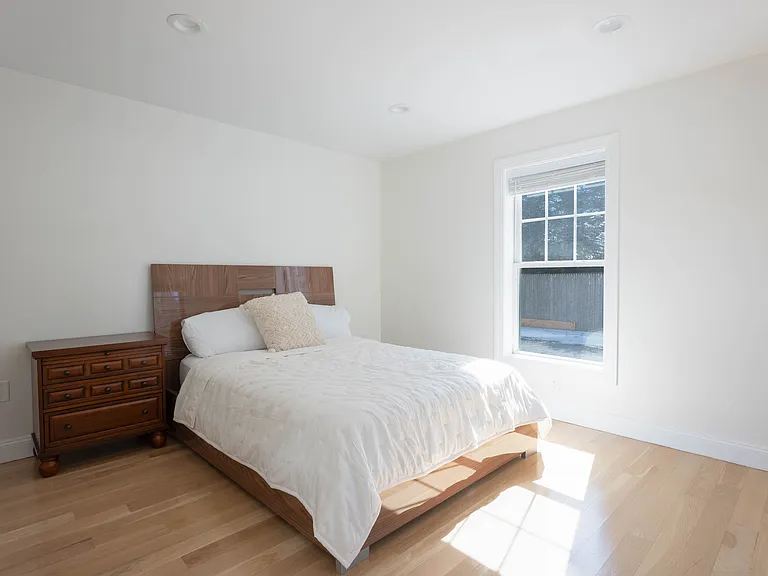 16 Hollyoak Ave — Photo 15