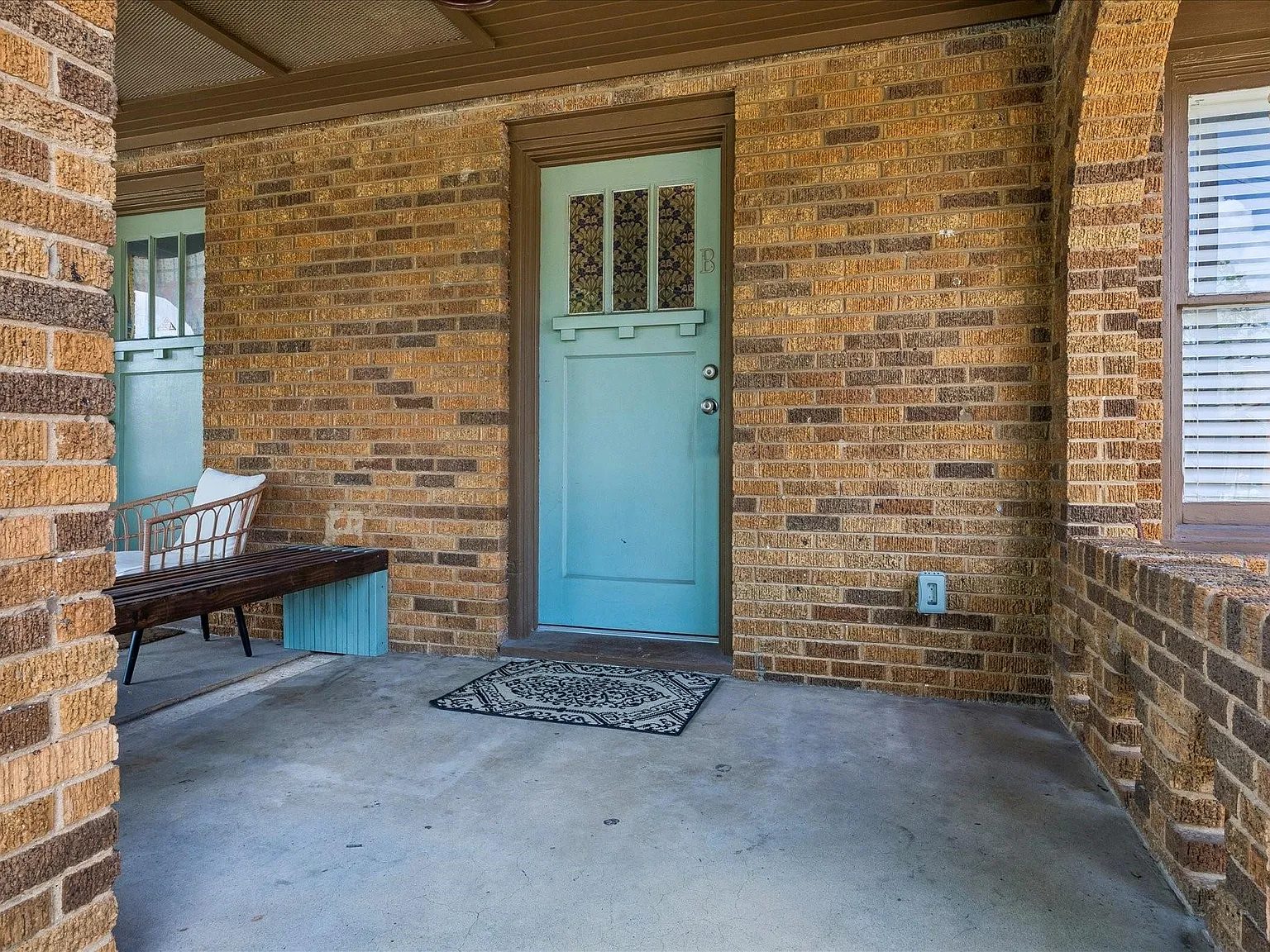 1 bed, 1.0 bath, 1942 sqft, $1,495 — Photo 2