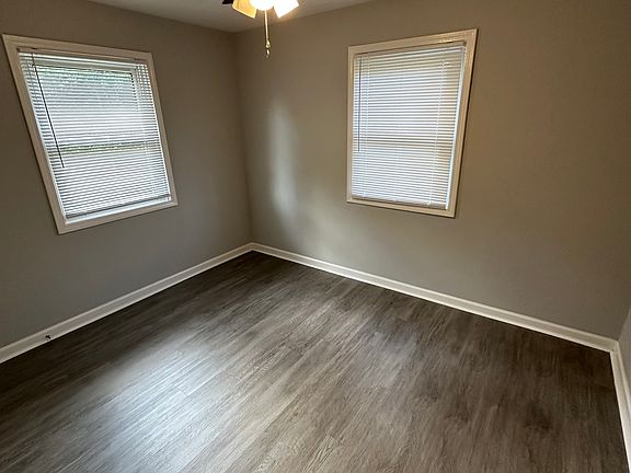 4th image of 209 Myrtle Ave