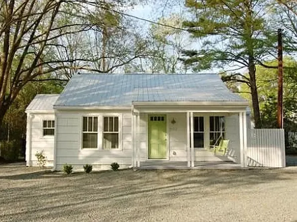 3 bed, 2.0 bath, $2,400, 902 W Main St Suite A, Carrboro, NC 27510