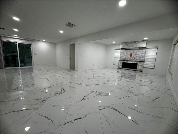 4th image of 4250 NW 9th Ct
