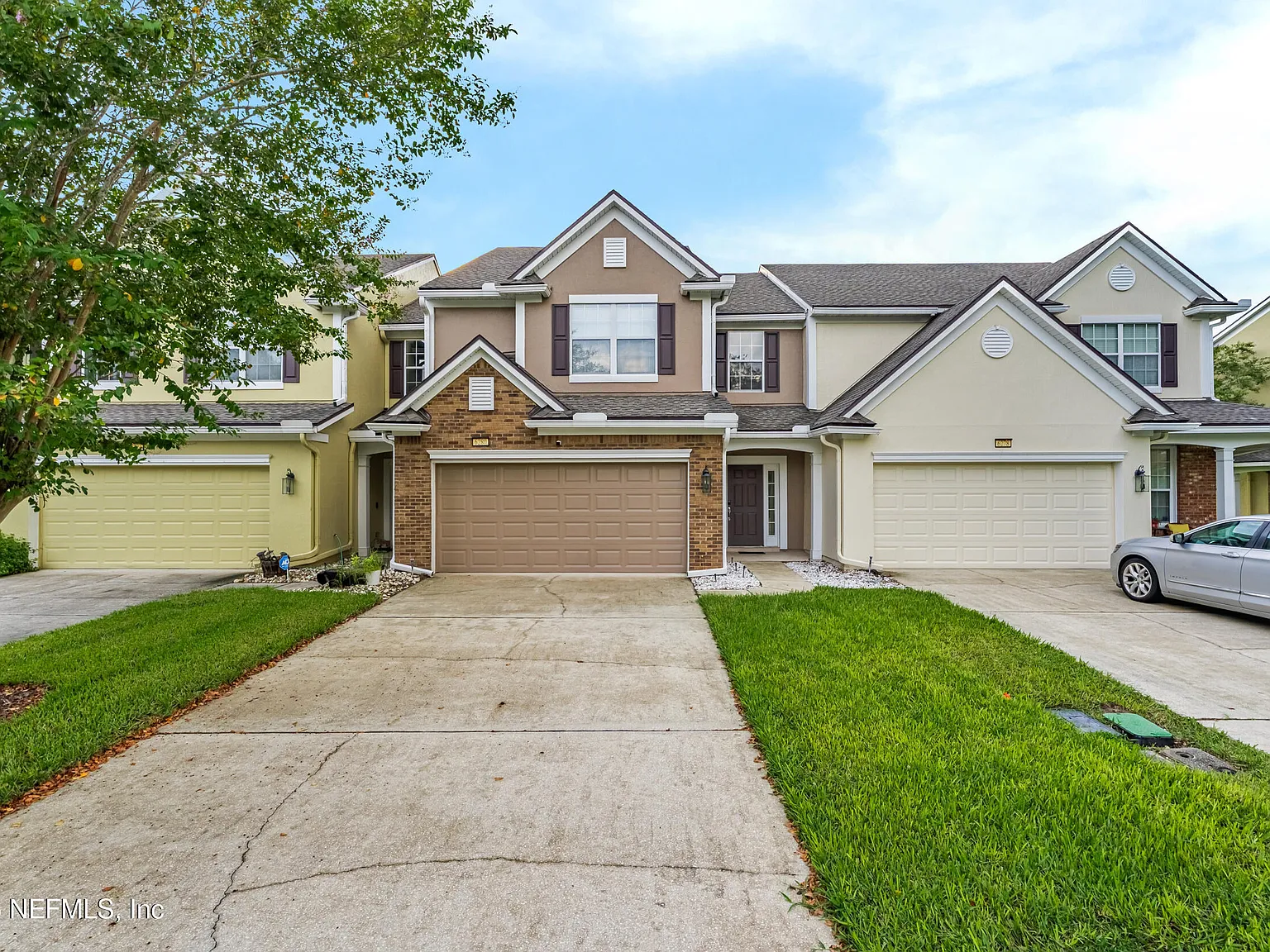 3 bed, 2.5 bath, 1854 sqft, $2,200 — Photo 3