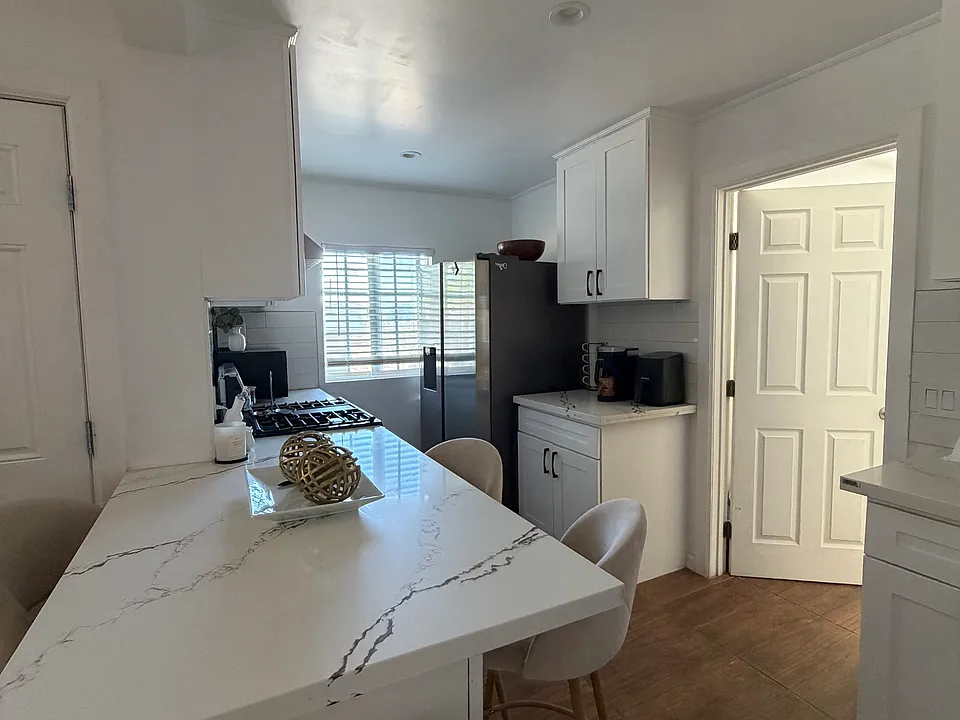 13124 E Avenue W12