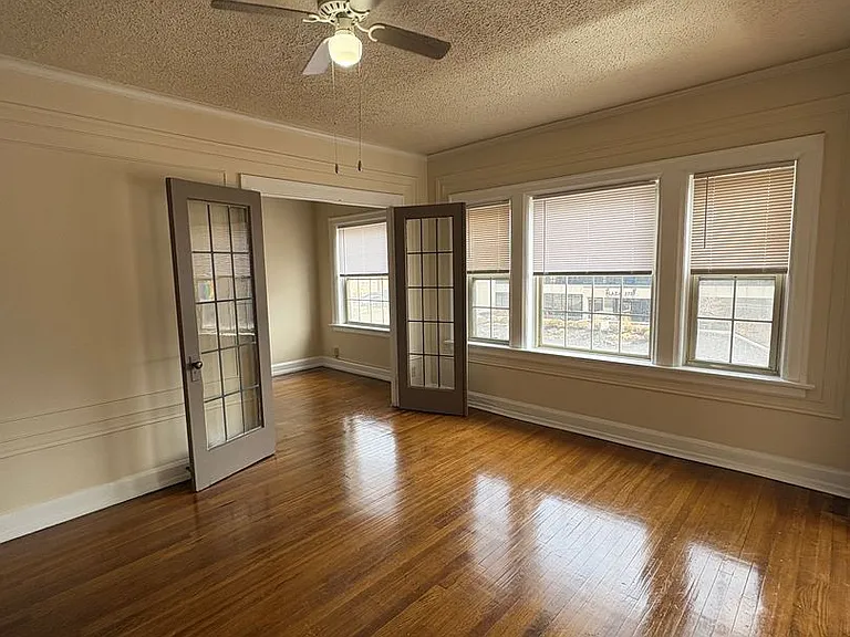 1 & 2 Bedroom Apartments in Downtown Indianapolis - Meridian Plaza Awaits You! — Photo 11