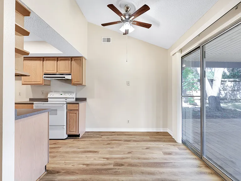6123 Pecan Trl — Photo 4