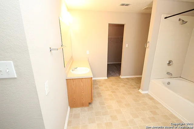 9715 Amber Ledge — Photo 31