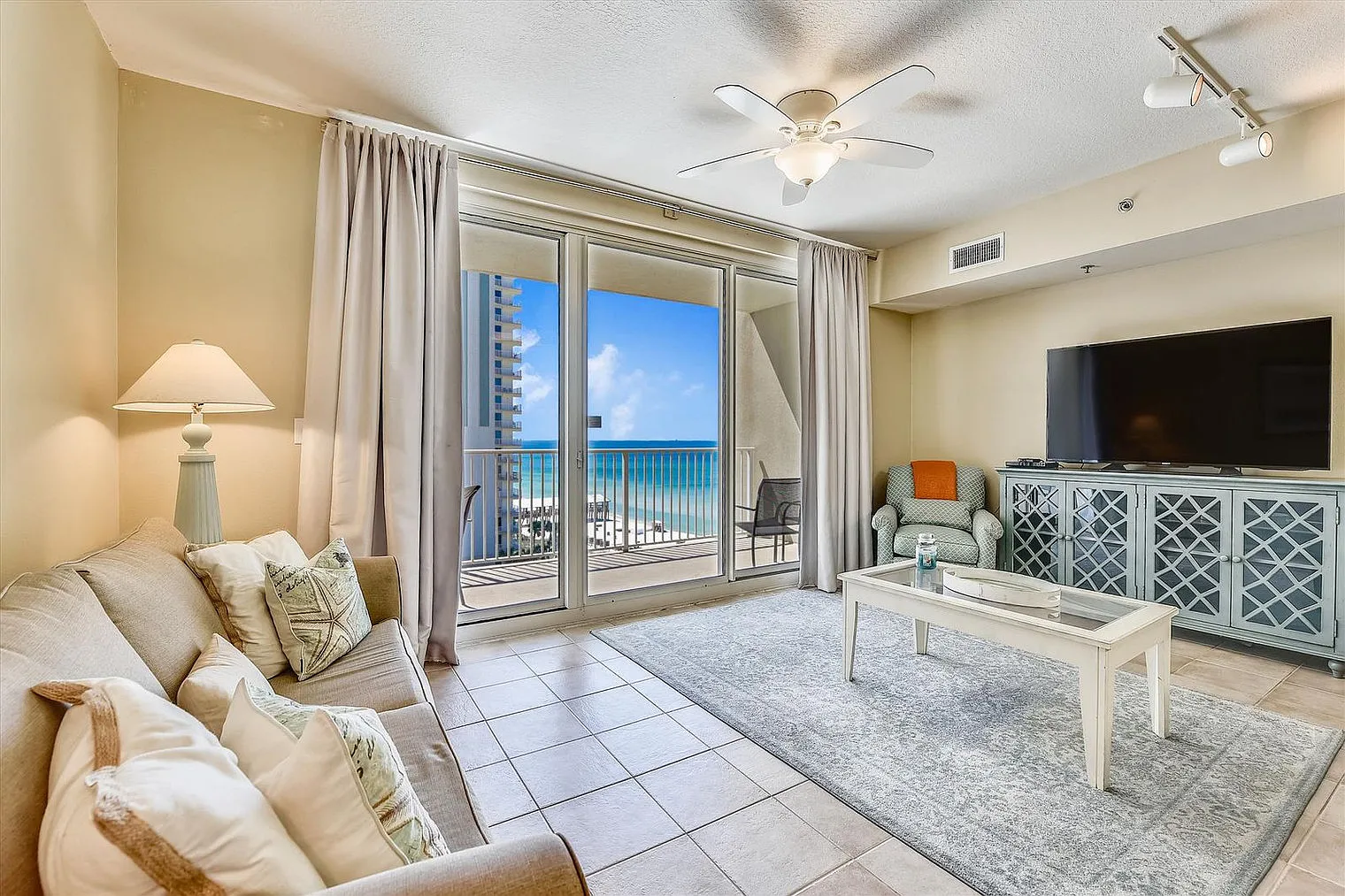 1 bed, 2.0 bath, 850 sqft, $2,637 — Photo 1