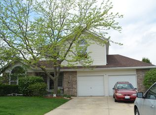 14 Foxboro Ct, Streamwood, IL 60107