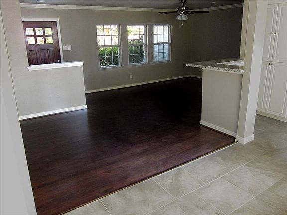4th image of 2303 Saxon Dr