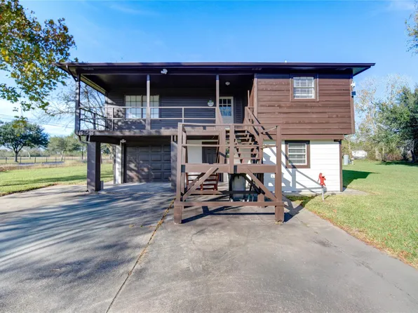 1323 Cemetery Rd, Santa Fe, TX 77517