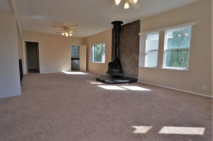 1 bed, 1050 sqft, $2,520 — Photo 2
