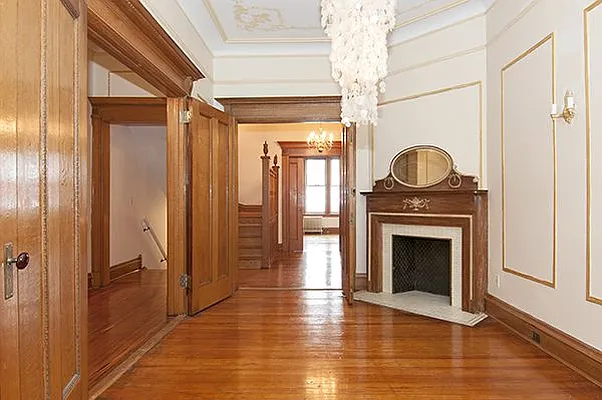 Rented by Perry Associates NYC Inc | media 21