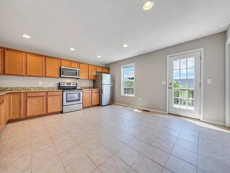 6837 Village Green Dr — Photo 6