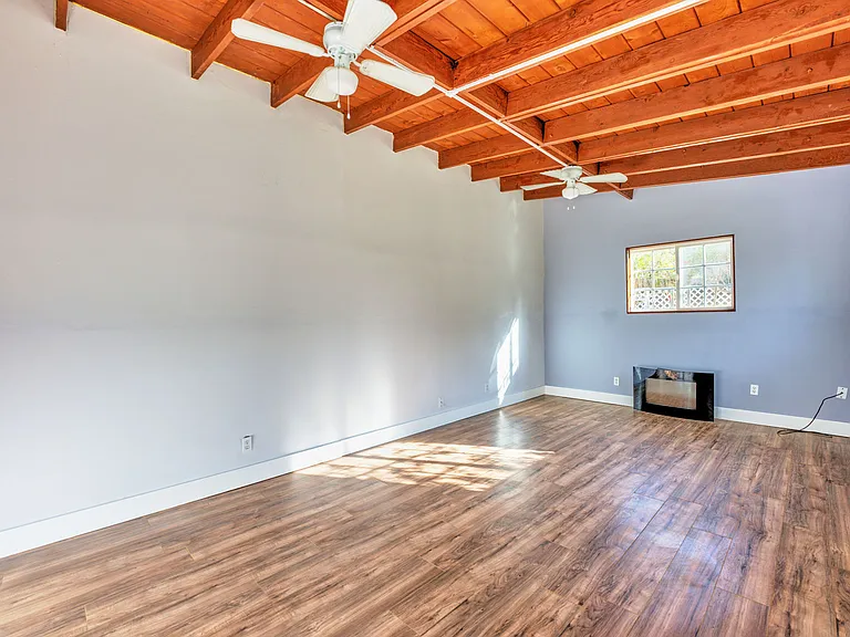 20758 Stephanie Dr — Photo 34
