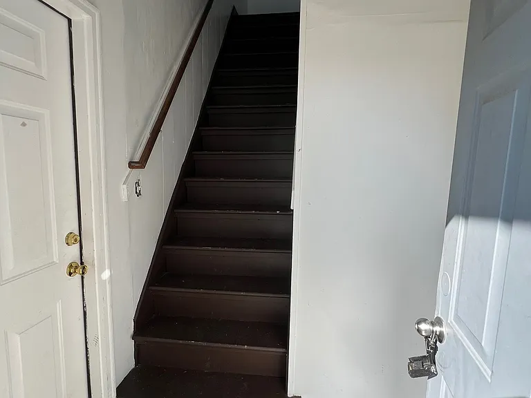 1110 E Columbia St #5 — Photo 2