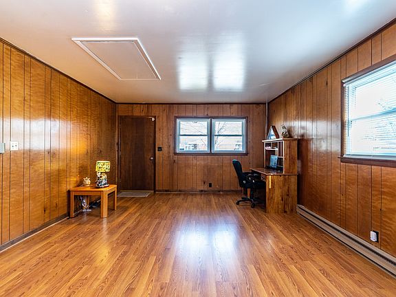 3rd image of 419 Cranewood Dr