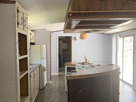 Stove & Refrig Included
