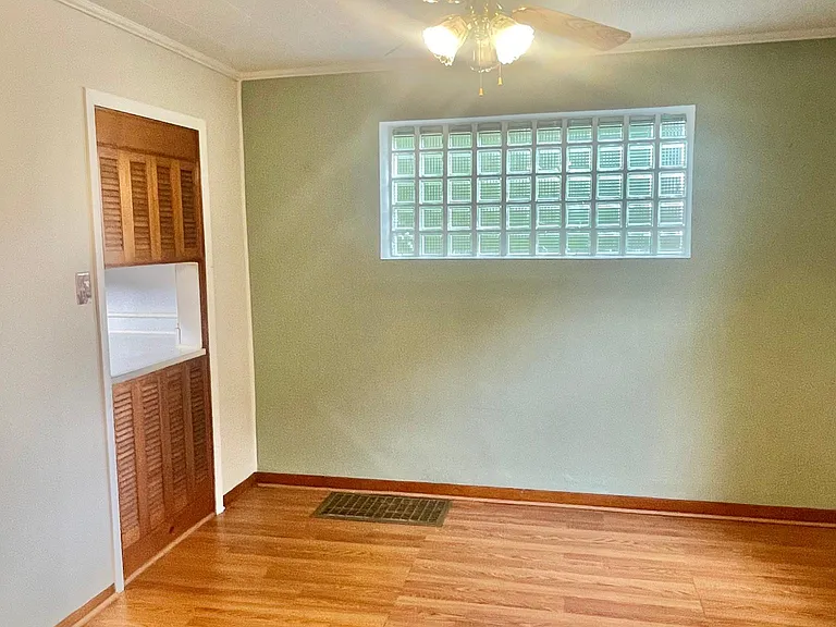 250 Elwyn Ave — Photo 4