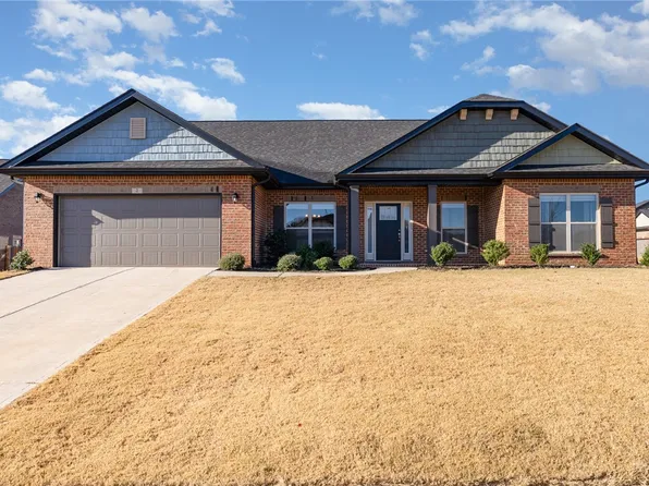 2 Moonlight Ln, Greenville, SC 29605